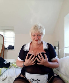 Uk Joolz: La cameriera è qui per te