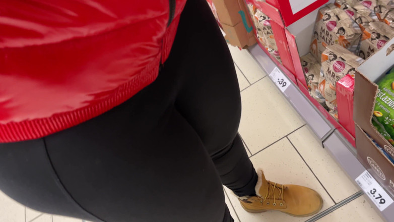 SlipCouple: Extreme Risky Handjob in Supermarket an Wiped Cum on Product:p!