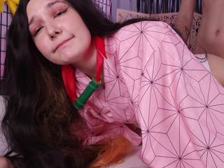 Sweet Ophelia: Nezuko yang penuh nafsu mencicipi kontol manusia