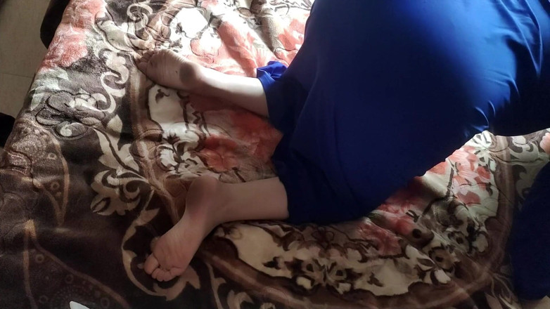 Basant: モロッコ人女性が夫のマネージャーに犯され、彼に中に入らないように言います