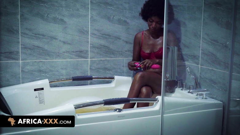 Africa-XXX: Solo ve vaně