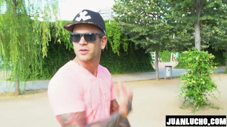 Juan Lucho Gay: Jerking off in a Park with Voyeurs