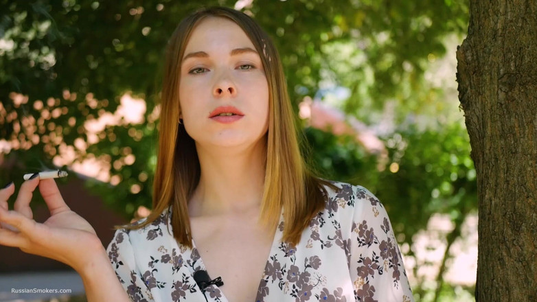 Russian Smokers: Evgeniya Is Smoking Strong 120mm Cigarette
