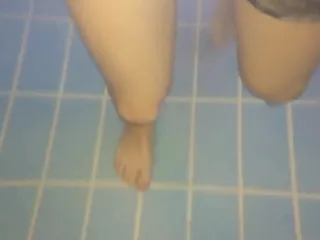 Idmir Sugary: Twink Feet in a Pool - Underwater View