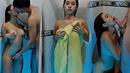 bitchsultry: Ya tuhan! Ngentot habis-habisan sahabatku di kamar mandi