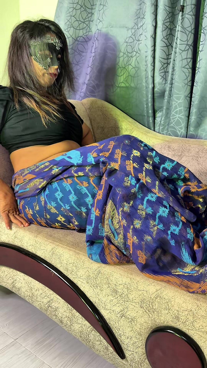 Tanisha Ratul: 与继妹的秘密关系