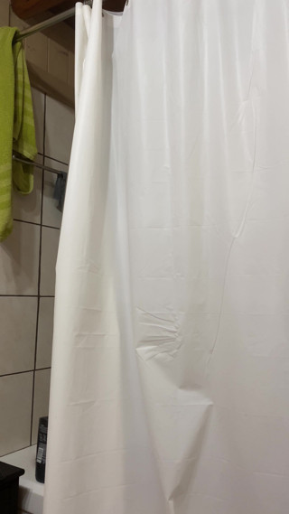 Ely marcotte: Helly alleen in zijn kamer.
