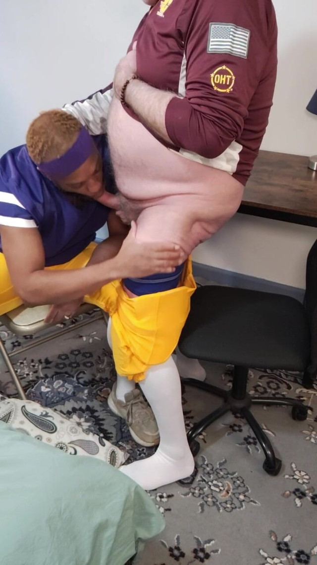Coach Teaches Player How to Handle Balls (Beardaddychub)
