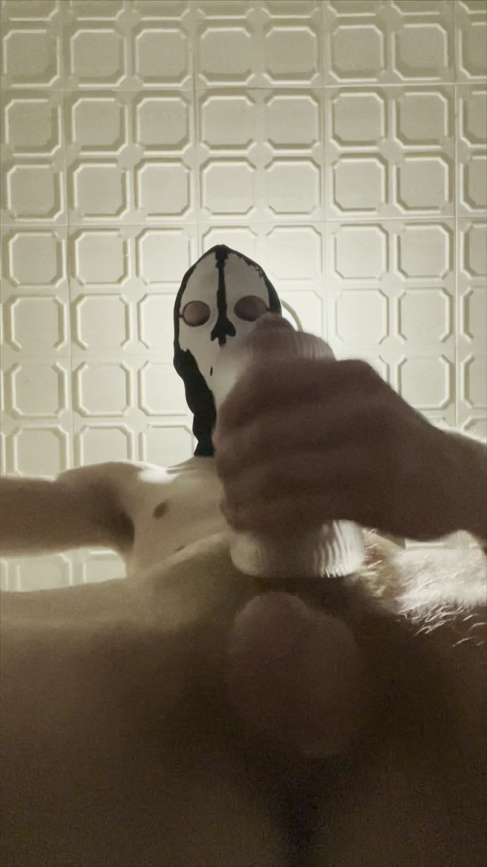 Johnny69227: Pulă sexy de 7 inci (18 cm) deținută de un twink mascat...