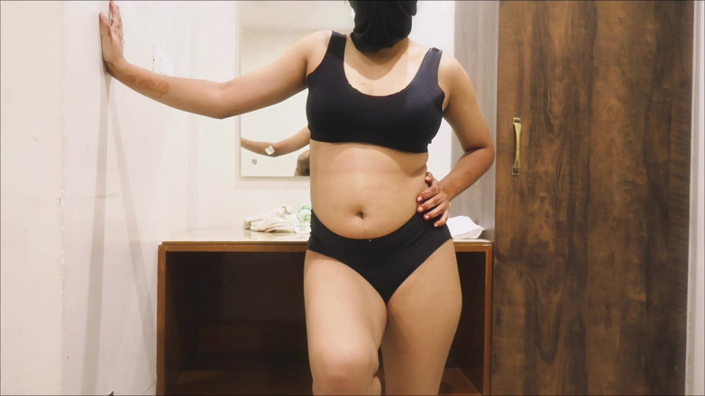 ABHISHEK7299: Ela é absolutamente uma deusa da sedução