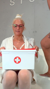 379 | Sondierendes anales pinkeln, pisse im mund, creampie-rimming
