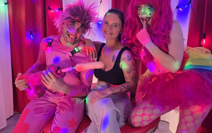 Cock Crazed Clowns: Kimberly X bierze różowego kutasa szalonych klaunów!