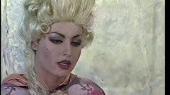 Inthe MILF room: Pesta seks lesbian di dunia paralel