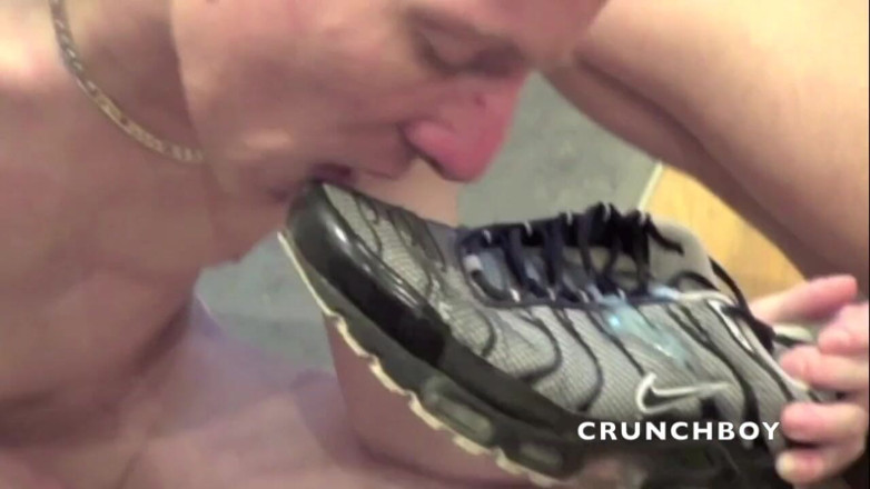 Sneaker gay: Stan fodido por dominação de tênis árabe