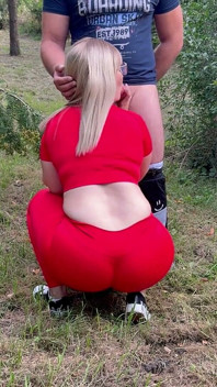 숲에서 친구의 마누라 입에 빨고 꽂아