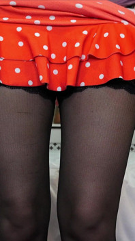 Loath MILF strippt