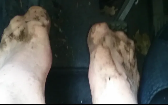 Carmen_Nylonjunge: Pedal Pumping, Dirty Nylon in the Car