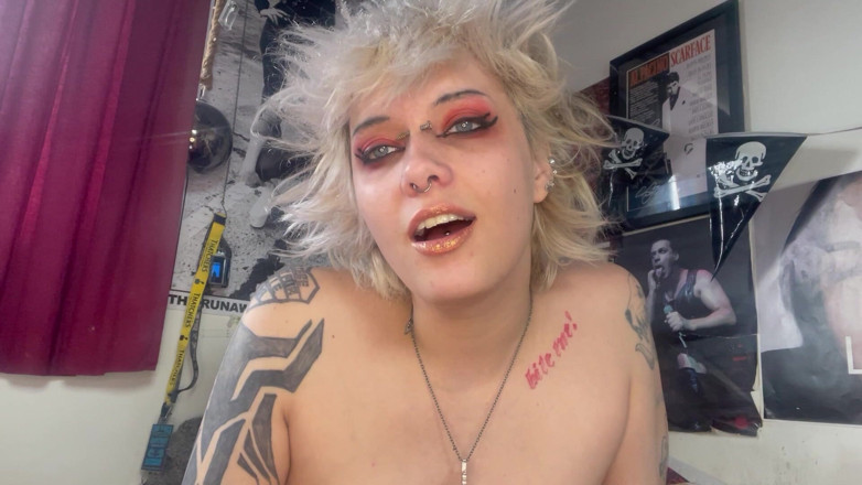 Glitterqueen1999: Stiefzus neukt haar lippenstift af pijpbeurt spuugfetisj lange tong