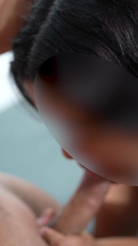Gadis Seksi Berbokong Besar Memberikan Blowjob Terbaik