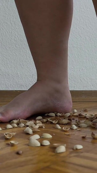 130 kg kadın Fıstık kabuklarında yürüyor - çıtır çıtır sesler