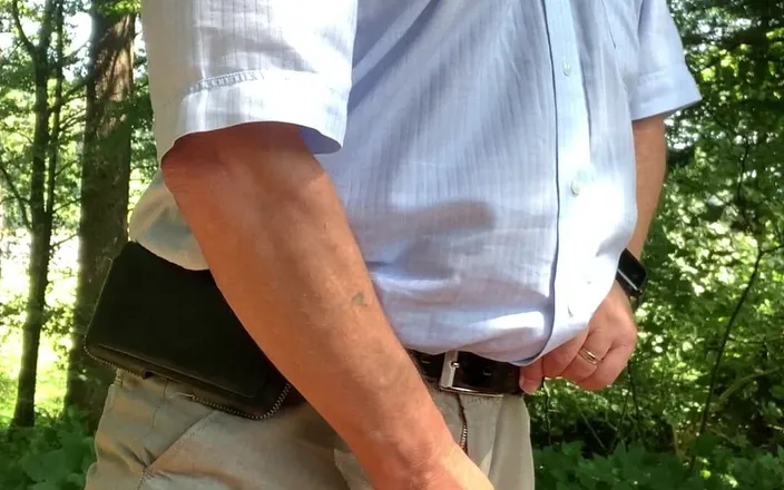 Thomasthurgau: First Cumshot Outdoor