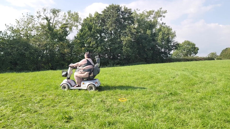 SSBBWLadyBrads: Jedzie moją nową hulajnogę ruchową