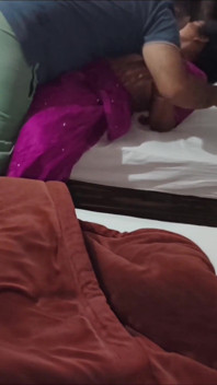 India follada en su apretado coño por viejo durante el día