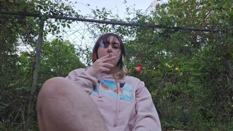 Mushroombitchx: धूम्रपान और मेरे पड़ोसियों को छेड़ना