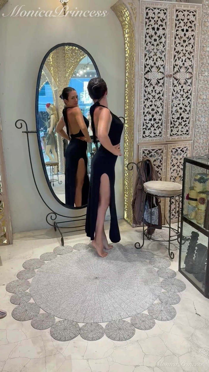 Princess Monica: Percubaan Pakaian Bali seksi di butik