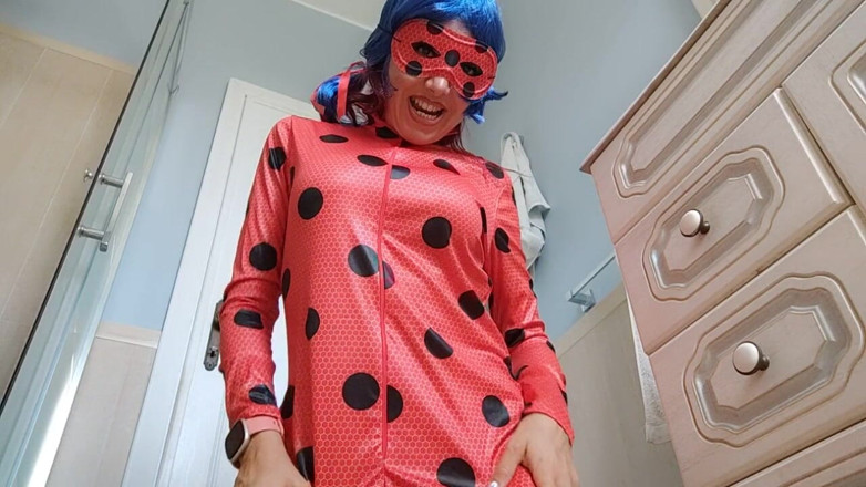 savannahamatoriale: Mână sus pentru ladybug goală!