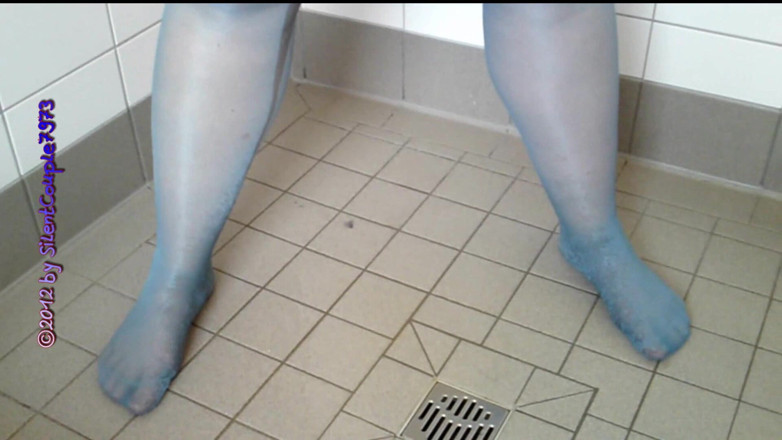 SilentCouple7973: Heißes pissen in strumpfhosen