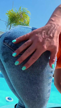 Wet Big Ass Brunette Gets Face Fucked by the Pool