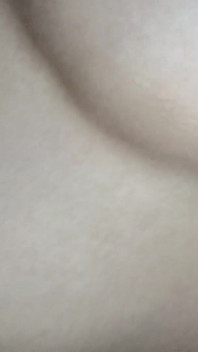 Moje indická nevlastní sestra mi ukazuje její šťavnatou kundičku a zadek Z velmi detailního záběru