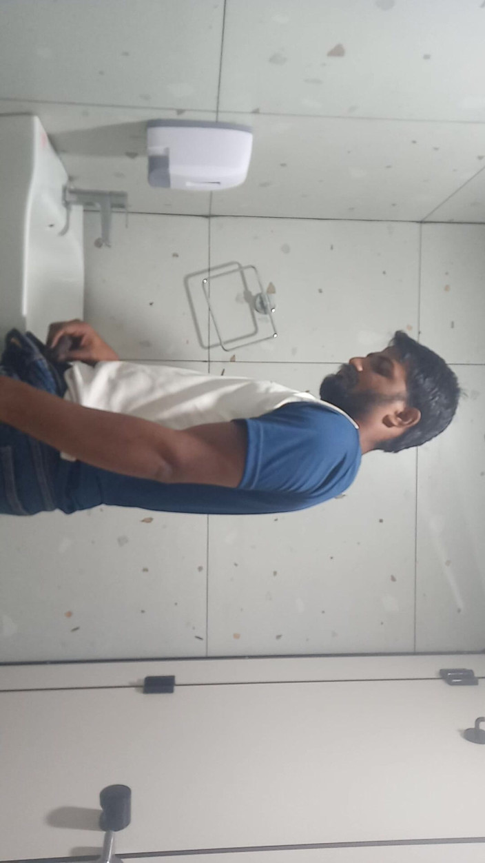 KUMBHA MANOJ KUMAR: Bugün hemşiremi tuvalete geldikten sonra çok sert sikiyorum