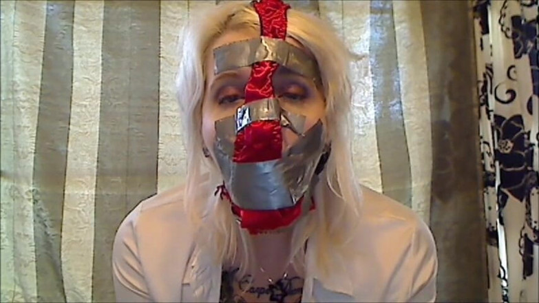 Selfgags classic: Weer een slechte kokhals vernedering van professionele dominatrix Ivy Thornton!