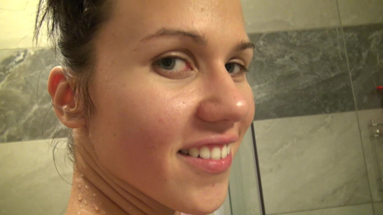 All Those Girlfriends: Denise Sky seduzindo você no chuveiro