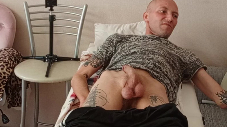 Zona901: Мачеха пришла сосать член, чтобы проглотить порцию спермы