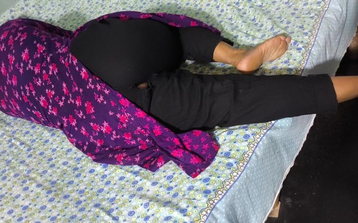 SAFI TV: Aku memeluk bibi tiriku dan mulai menidurinya