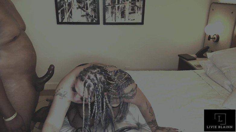 Livie Blainn: 내 발을 마사지하고 내가 너에게 대접해줄거야
