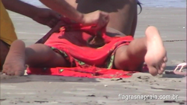 Amateurs videos: Uomo cornuto ha lasciato la sua ragazza prendere il sole...
