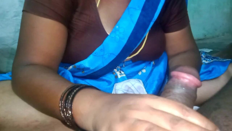 Priyanka314: 印度德西家庭妻子漂亮的口交
