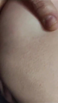 Milf culona en medias tomó mucho semen en su dulce coño