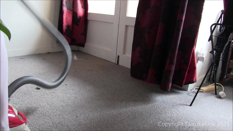 Claudia Kink: 白いパンティストッキングで掃除機