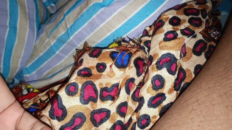 Catchybusty: Chubby Desi Girl Is Lonely in Her House