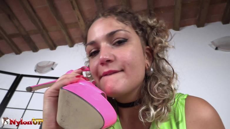 FootFetish Girls With Sex Toys and Nylons: Wanita bengkung Melancap Dan Kencing Semasa Bergambar Kaki Seksinya Dalam...