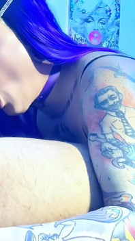 O Fată Trans Tatuată Este Dependentă De Suptul Penisului Străinilor