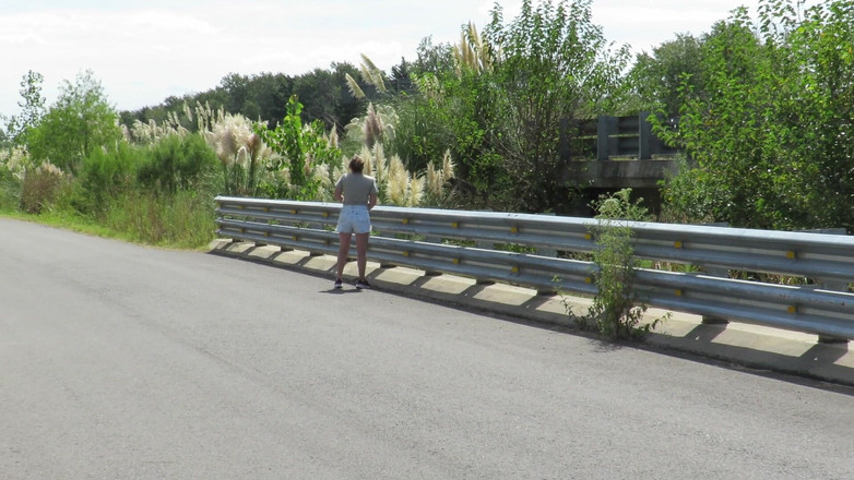 Milfcamsex: Patricia pe podul de peste drum