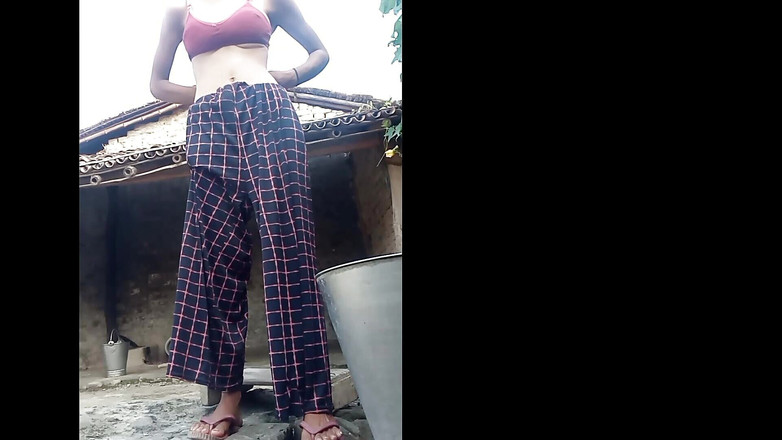 Soni sax: Індійська мамка з великими натуральними цицьками