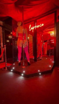 Stripperin Geht Den Ganzen Weg