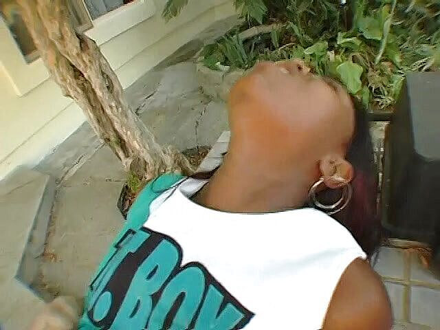 Tight little babes: Dua pemandu sorak dengan tubuh aduhai lagi asik seks threesome...